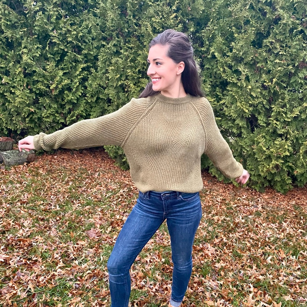 Raglan boxy sweater in slight crop fight